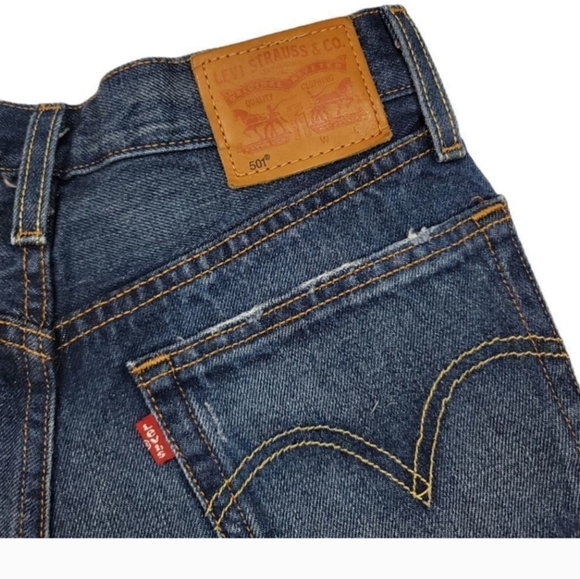 Levi's 501 Button Fly 100% Cotton Distressed Raw Hem Denim Shorts Size 24 - Picture 4 of 5